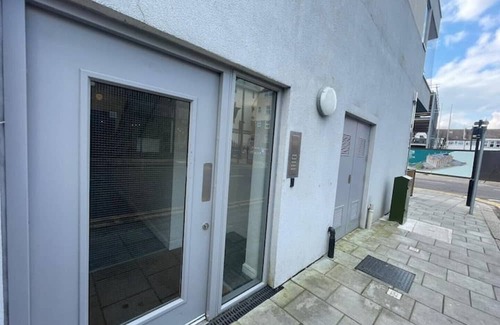 Isle of Grain Apartamento | Leigh Broadway Apartment With Parking & Balcony