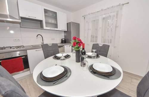 Maslenica Casa | Stunning private villa for 10 people with A/C, private pool, WIFI, TV, terrace and parking