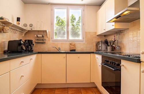 Nans-les-Pins Apartamento | Cosy apartment for 6 people with pool, WIFI, TV, terrace and parking