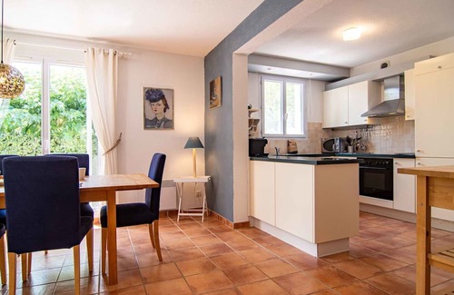 Nans-les-Pins Apartamento | Cosy apartment for 6 people with pool, WIFI, TV, terrace and parking