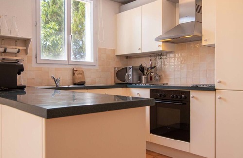 Nans-les-Pins Apartamento | Cosy apartment for 6 people with pool, WIFI, TV, terrace and parking