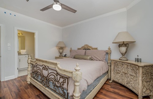 SouthPark Condominio | Sleek & Stylish Condo in Southpark