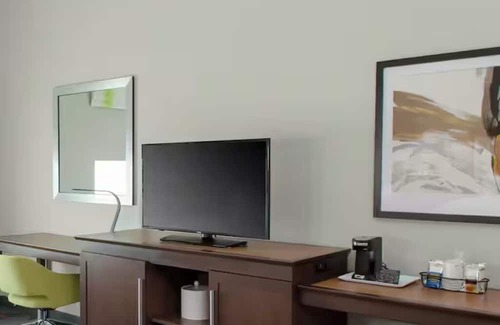 Columbus Casa | Family-Friendly Suite | Free Parking & Free Breakfast | Minutes from Downtown