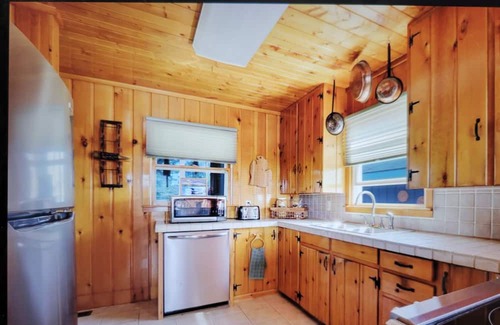 Indian River Cabaña | Cozy Waterfront Cottage on Canal
