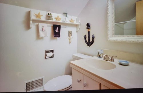 Indian River Cabaña | Cozy Waterfront Cottage on Canal