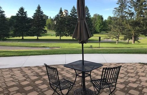Acme Condominio | Condo E on the Spruce 12th tee