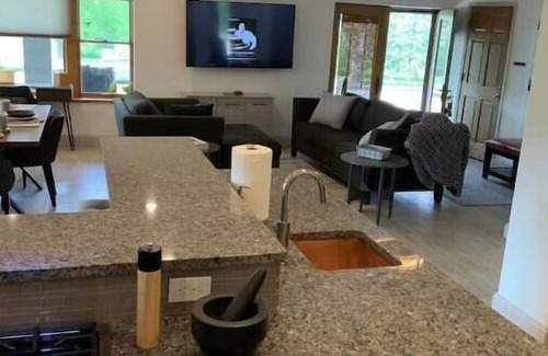 Acme Condominio | condo F on the spruce golf course.