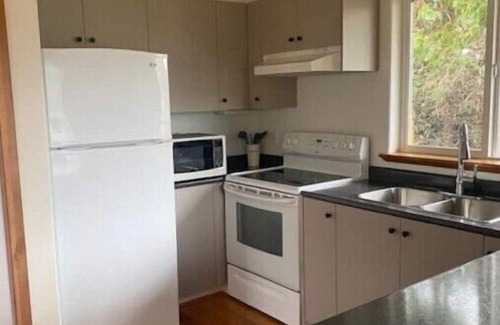 North Saanich Cabaña | Private 2 bedroom Cottage by the beach in beautiful Deep Cove, Vancouver Island