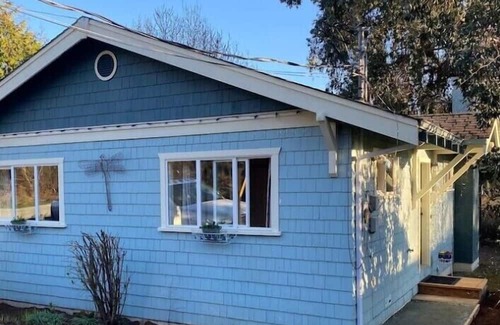 North Saanich Cabaña | Private 2 bedroom Cottage by the beach in beautiful Deep Cove, Vancouver Island