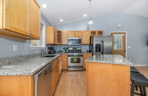 Holden Casa | Unwind at Davis Pond | Family-friendly | Sleeps 6