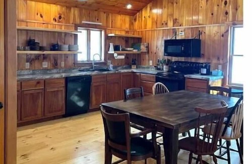 Wells Casa | Cozy and private escape on 10 acres next to a babbling brook