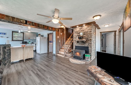 Hardyville Casa | Rustic Bonnieville Retreat: 19 Mi to Mammoth Cave!