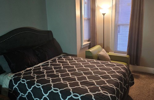 John Ball Park Apartamento | Cozy comfy den near downtown