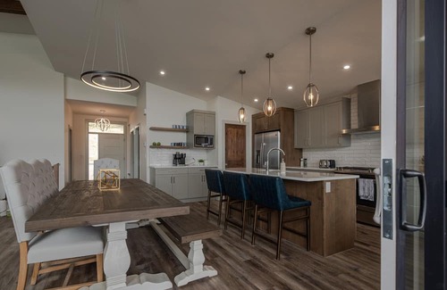 East Kootenay Cabaña | Lake Front Koocanusa Oasis with Private Beach and Dock