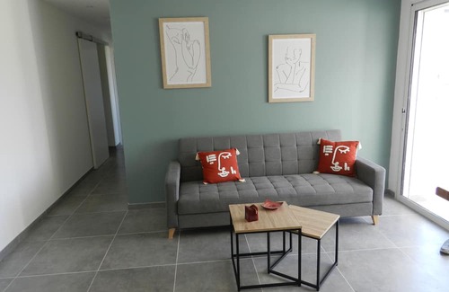 Sarrola-Carcopino Casa | A Louer bas de Villa Avec Jardin .2 Chambres Pour 4 Personnes