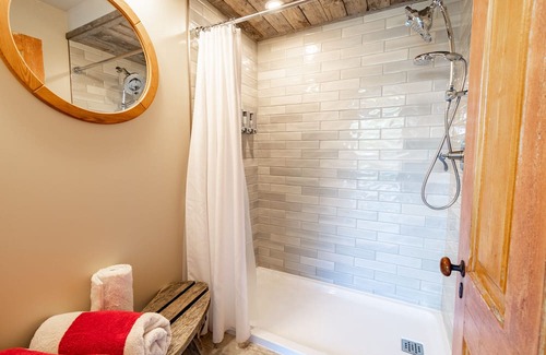 Selkirk Cabina | The Carriage House - your unique private getaway