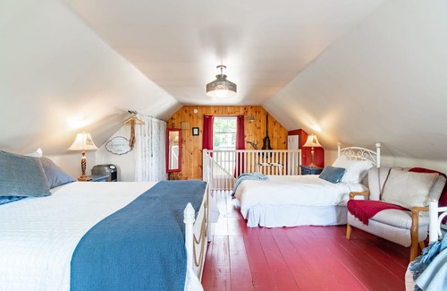 Selkirk Cabina | The Carriage House - your unique private getaway