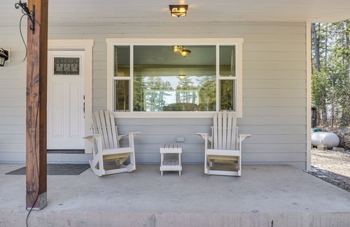 Kalispell Casa | Bigfork Home w/ Fire Pit: Steps to Flathead River!