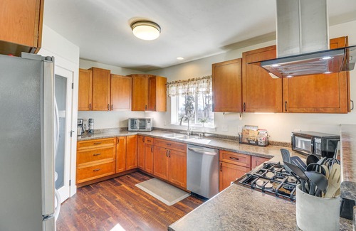 Kalispell Casa | Bigfork Home w/ Fire Pit: Steps to Flathead River!