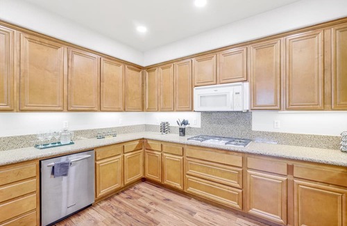 Eastvale Casa | 4B2.5B/Private Hot tub/Amazing pool/Private garden