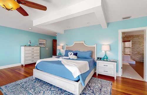 Sugarloaf Key Casa | Dog-friendly oceanfront house with pool & beach access - short drive to Key West