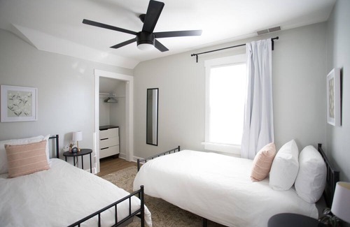 Avondale Apartamento | Bright 3BR APT close to O'hare and 15 minutes to City center + O'Hare