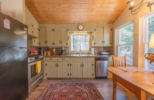 New Richmond Casa | The Cozy Cottage - pet friendly home with hot tub