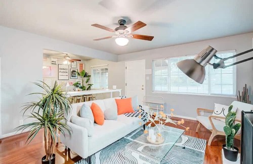 Carmichael Casa | Colorful Retro Home 3Br 2BA