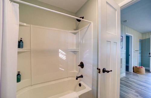 Muskegon Casa | Cottage Retreat Scenic Drive Resort 4