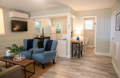 Muskegon Casa | Cottage Retreat Scenic Drive Resort 4