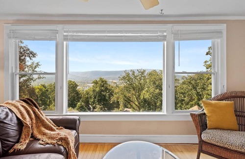 East Ridge Apartamento | Centralized and Spacious Apartment Overlooking Chattanooga!