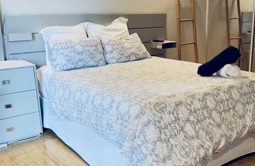 Dickson Apartamento | Capital City Studio on Northbourne Ave, offering both comfort and functionality.