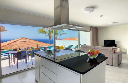 Arco da Calheta Casa | Arco Sun Villa by LovelyStay
