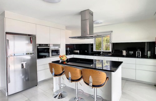 Arco da Calheta Casa | Arco Sun Villa by LovelyStay