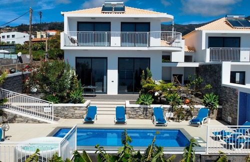 Estrela da Calheta Casa | Casa das Flores by LovelyStay