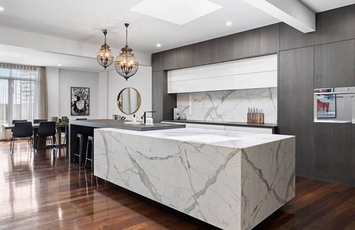 Newcastle West Apartamento | Retreat on Denison - Perfect for City Explorers!