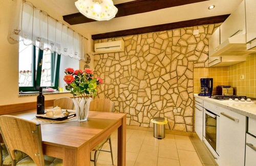 Selce Casa | Beautiful villa for 4 guests with A/C, WIFI, TV, terrace and parking