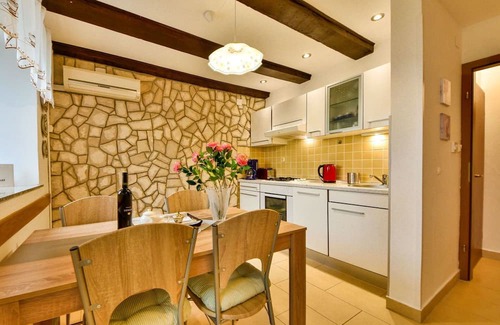 Selce Casa | Beautiful villa for 4 guests with A/C, WIFI, TV, terrace and parking