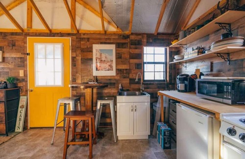 Holladay Cabina | Cozy Tiny Cabin Getaway w/ Views