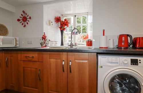 Ladock Cabaña | MILL RETREAT, pet friendly, with a garden in Summercourt