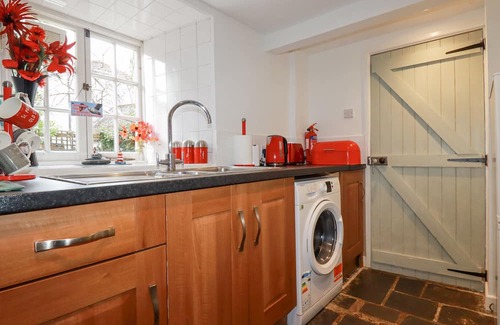 Ladock Cabaña | MILL RETREAT, pet friendly, with a garden in Summercourt