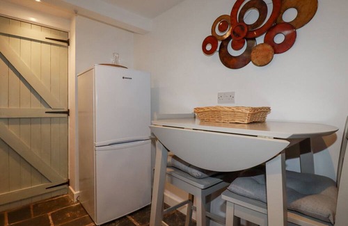 Ladock Cabaña | MILL RETREAT, pet friendly, with a garden in Summercourt