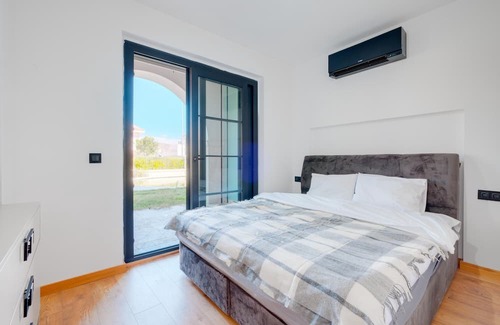 Alacati Apartamento | Duplex Villa w Garden, Sauna, Balcony in Alacati