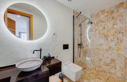 Alacati Apartamento | Duplex Villa w Garden, Sauna, Balcony in Alacati