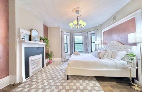 Bloomfield Apartamento | Luxe Bloomfield Penthouse | Central | Free Parking