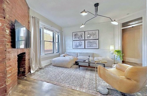 Bloomfield Apartamento | Luxe Bloomfield Penthouse | Central | Free Parking