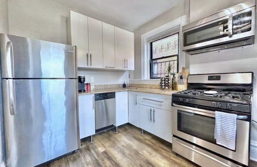 Bloomfield Apartamento | Luxe Bloomfield Penthouse | Central | Free Parking
