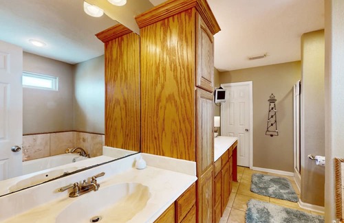 Gilchrist Casa | Iconic Gulf-front house with balcony, large deck & amazing views - dog-friendly