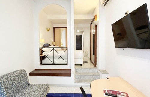 Chiesa Nuova Casa | Stanza Familiare in Hotel del Centro di Positano