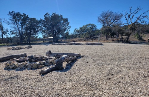 Comfort Alquiler De RV | RV Pad in the beautiful Texas hill country at Sunburst RV Camp